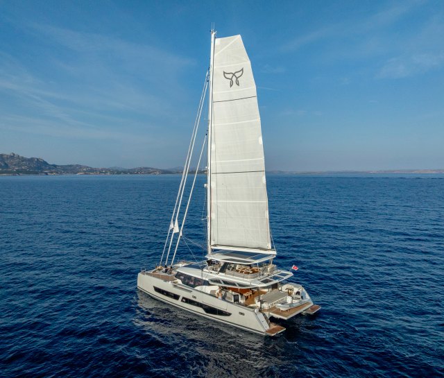 Full rig: the mast from deck to masthead